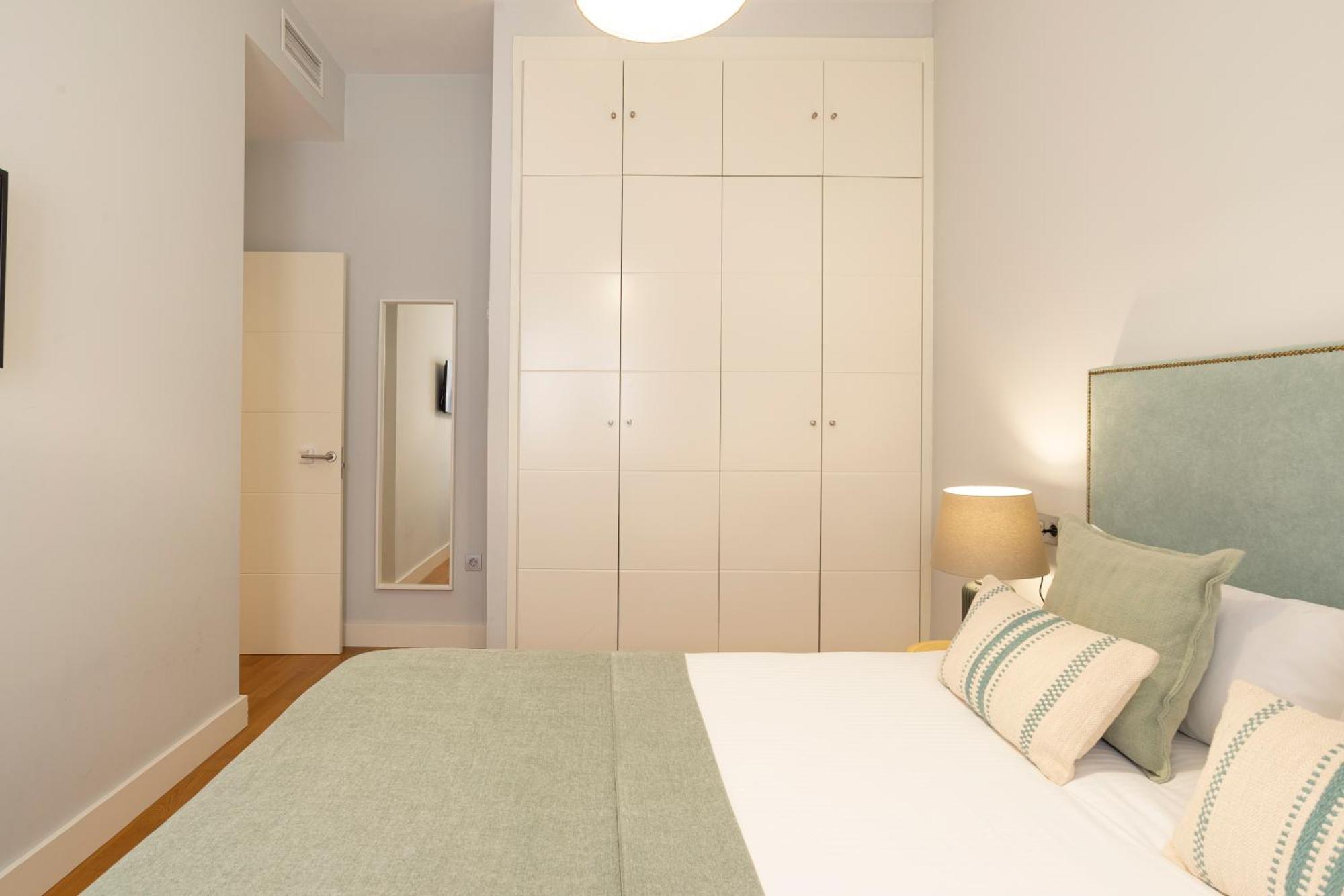 Souviron & Old Town By Ele Apartments Malaga Exterior photo