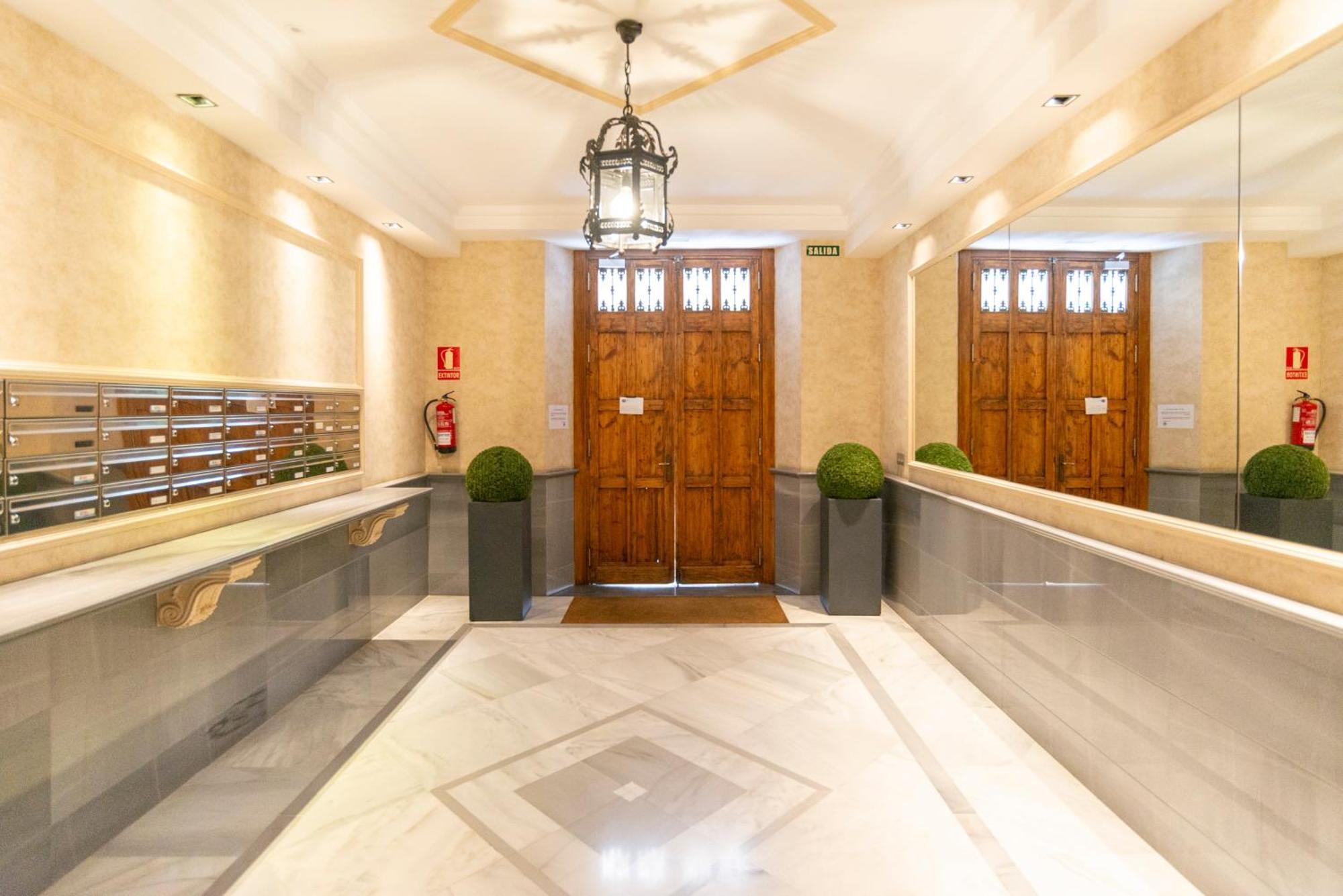 Souviron & Old Town By Ele Apartments Malaga Exterior photo